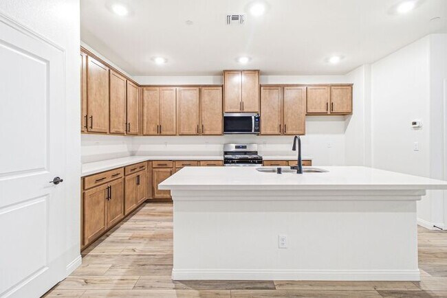 Building Photo - Stunning 3-Bedroom Home in Desirable Summerlin West