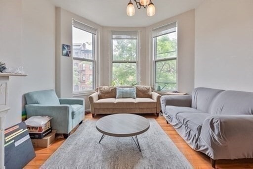 Building Photo - 236 Newbury St Unit 3