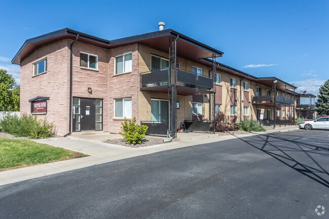 Building Photo - Hilltop Apartments