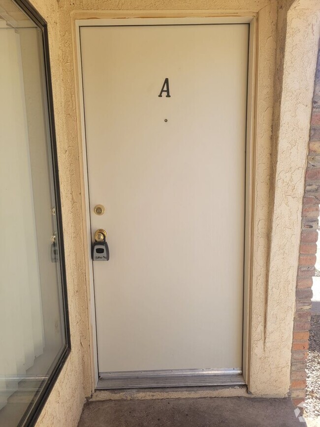 Building Photo - Prime Location 2-Bedroom Apartments with M...