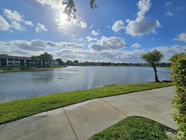 Building Photo - 210 Lake Pointe Dr Unit 209 Rental