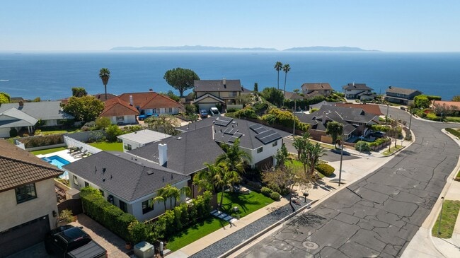 Photo - Beautifully Remodeled, Bright & Modern 4BR3BA Home w/ 2BR1BA Guest House On Sprawling Corner Lot ...