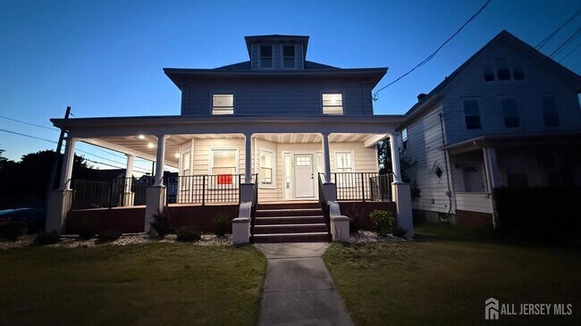 Photo - 153 Main St