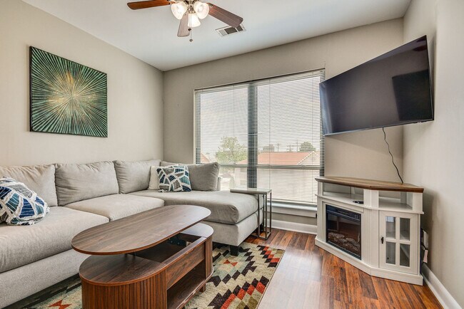 Photo - 411 W Washington St Unit SI ID1596276P