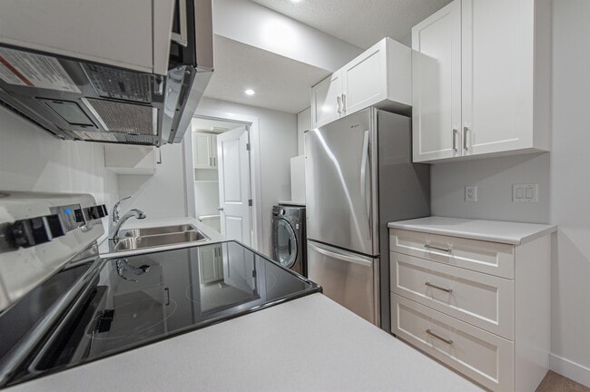 Photo - 1449 Cherniak Way SW