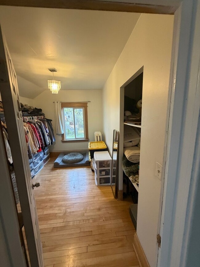 Photo - AVAILABLE December! - 3 Bed 1 Bath Home!