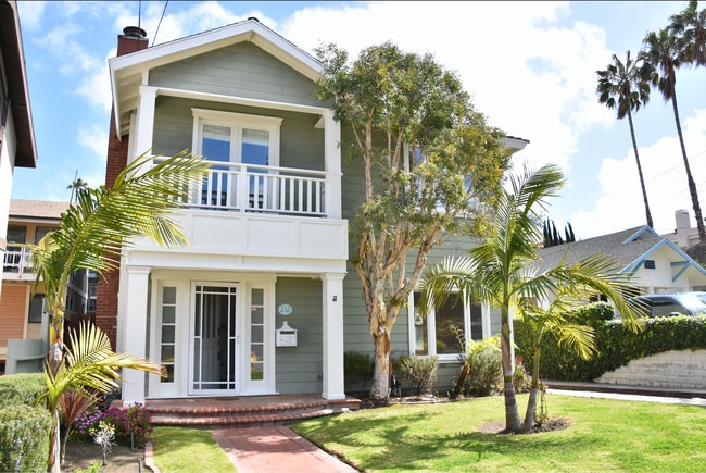 Building Photo - Beautiful spacious Home