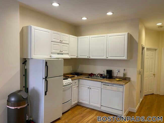 Building Photo - 28 Phillips St Rental