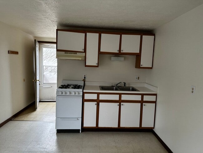 Photo - 745 Elm St Unit 745 1/2 Elm St.