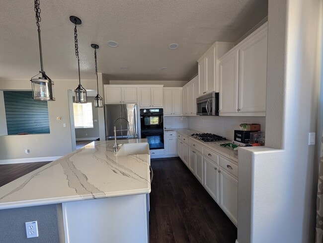Photo - 208 Yellow Rose Cir