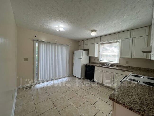 Photo - 912 Emory Ct