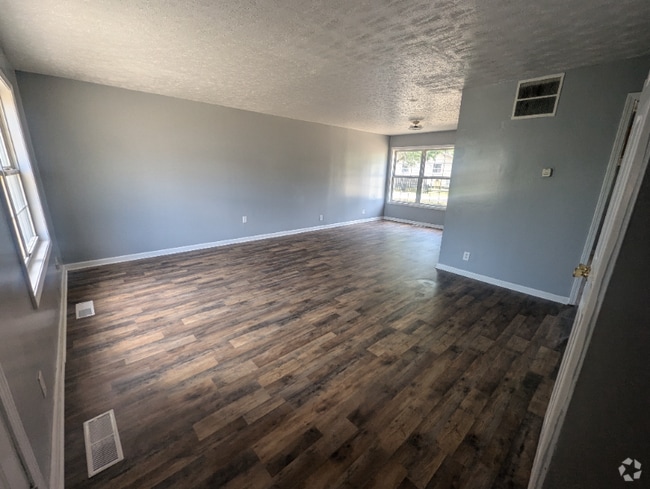 Building Photo - 14 N Ritchie Ave Rental