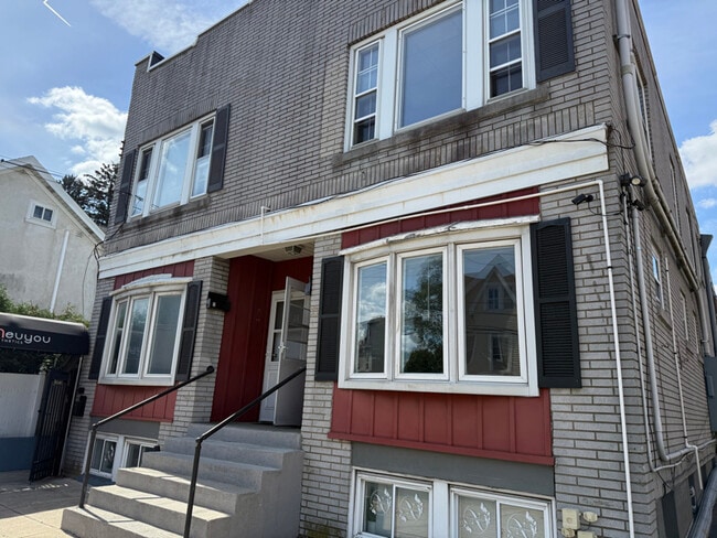 Building Photo - 778 3rd St Unit 2