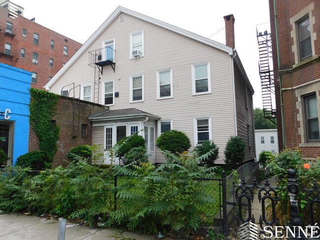 Building Photo - 896A Massachusetts Ave Unit 4 Rental