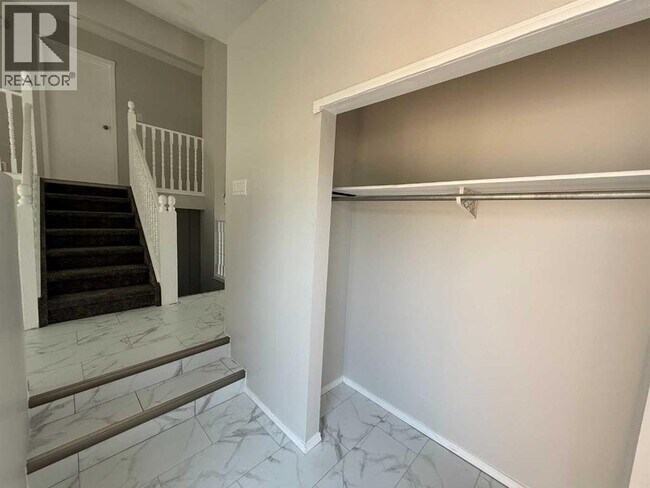 Photo - 2725-257B 57b Ave