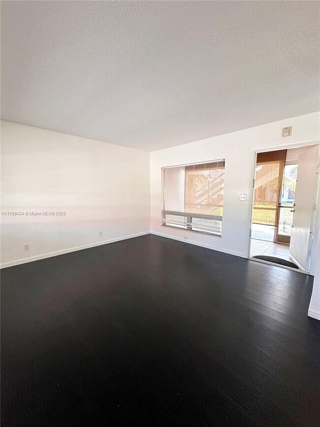Photo - 1701 NW 46th Ave Unidad 101 Rental