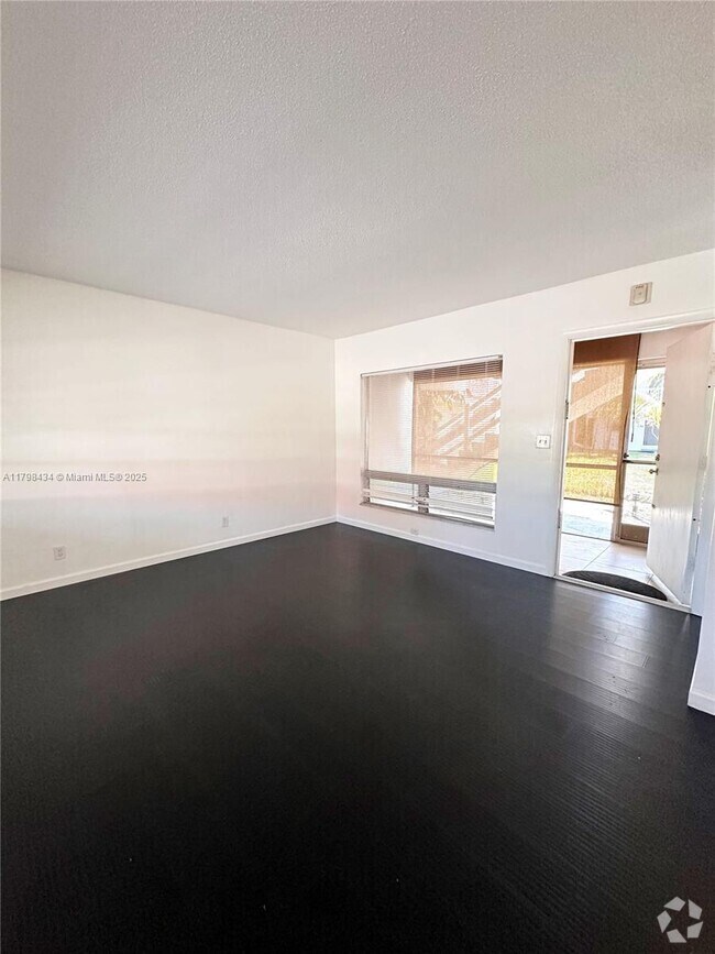 Building Photo - 1701 NW 46th Ave Unit 101 Rental