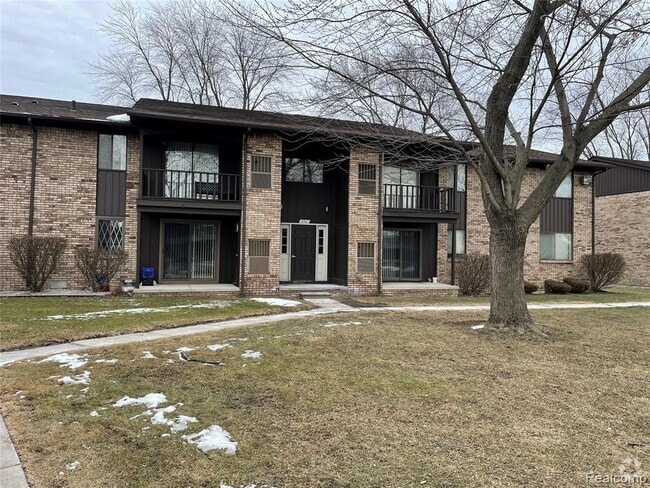 Building Photo - 256 E Thirteen Mile Rd Rental
