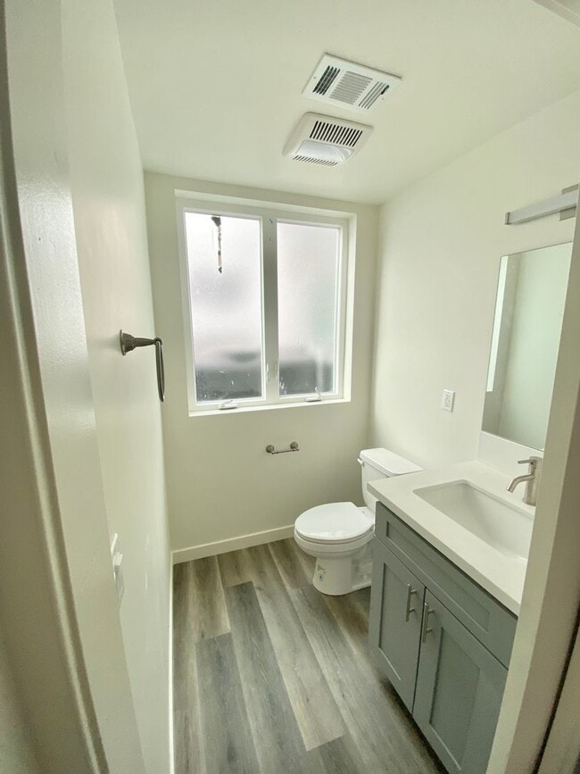 Photo - 2409 1/2 Ridgeley Dr Unidad #2409 1/2