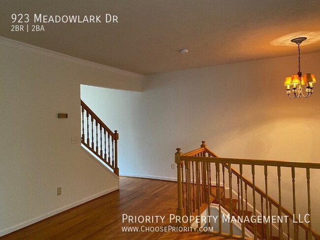 Photo - 923 Meadowlark Dr
