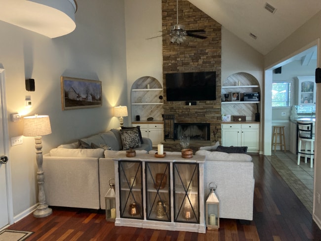 Photo - 343 Ironhill Trce