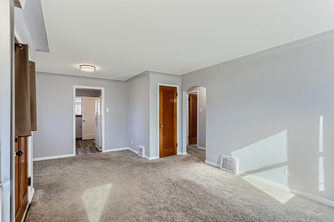 Photo - 3264 Niagara St