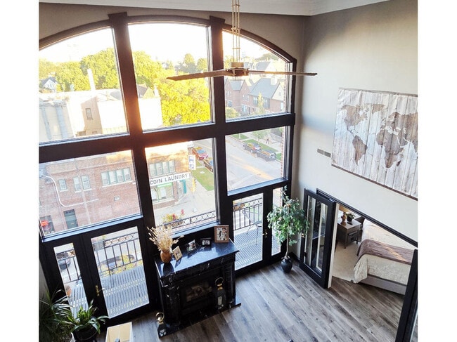 Photo - 1515 N Van Buren St