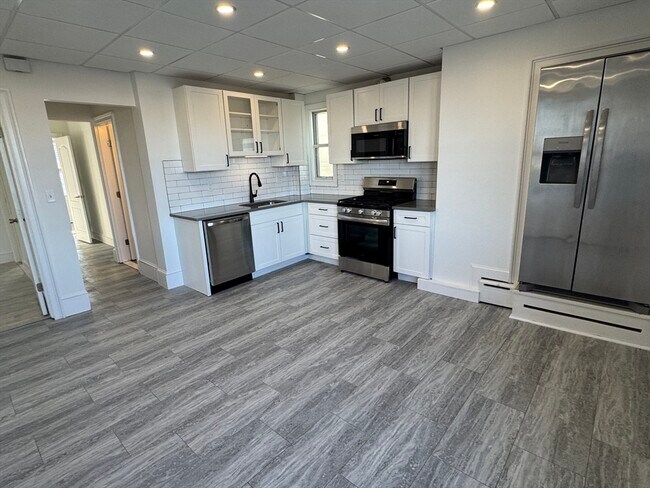 Building Photo - 278 E Eagle St Unit 3