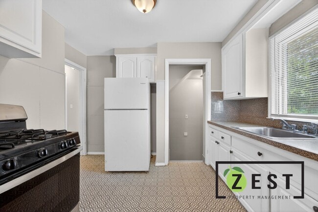Photo - Affordable 3 BED 1 BATH Bungalow Home! **OPEN HOUSE Sunday June 21, 2016 @ 2:30PM-3:30PM!