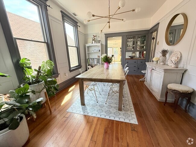 Building Photo - 3518 N Damen Ave Unit 2 Rental