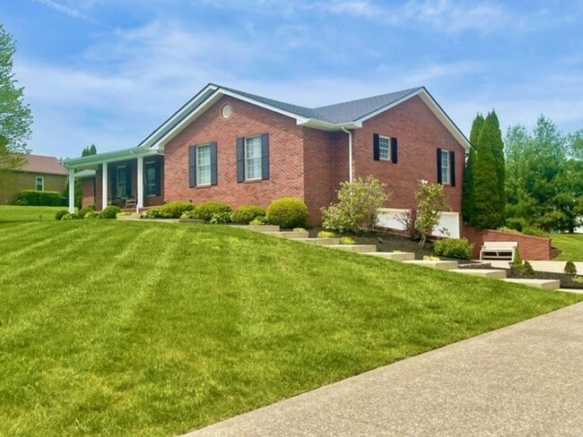 Photo - 806 Foxfire Rd