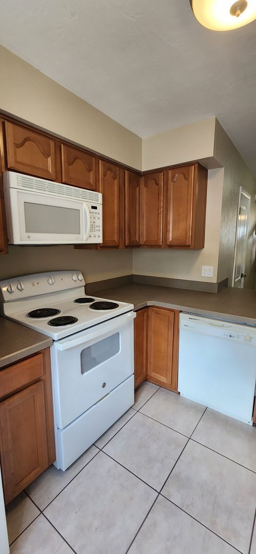 Photo - 2 Bed / 2.5 Bath End-Unit Townhome in Mill Run