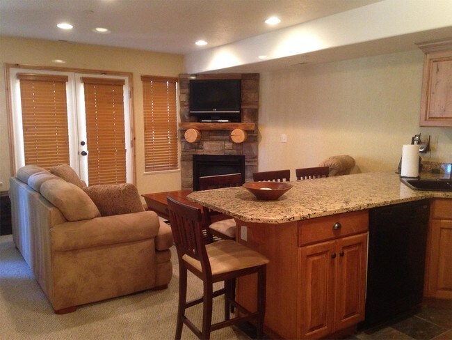 Building Photo - 5060 E Lakeview Dr Rental