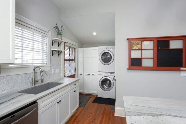 Photo - Gorgeous Historic 3 bed 2 bath at Golden B...