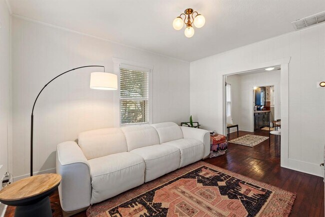 Photo - 1805 Brackenridge St