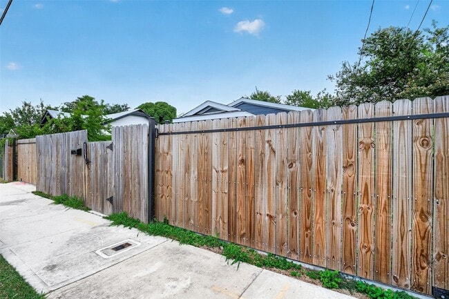 Photo - 1119 Panama St
