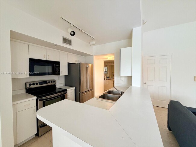 Photo - 2600 S University Dr Unidad 318