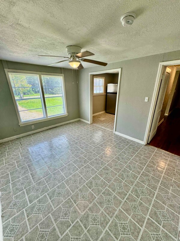 Photo - 4265 Woodlawn St Unit B