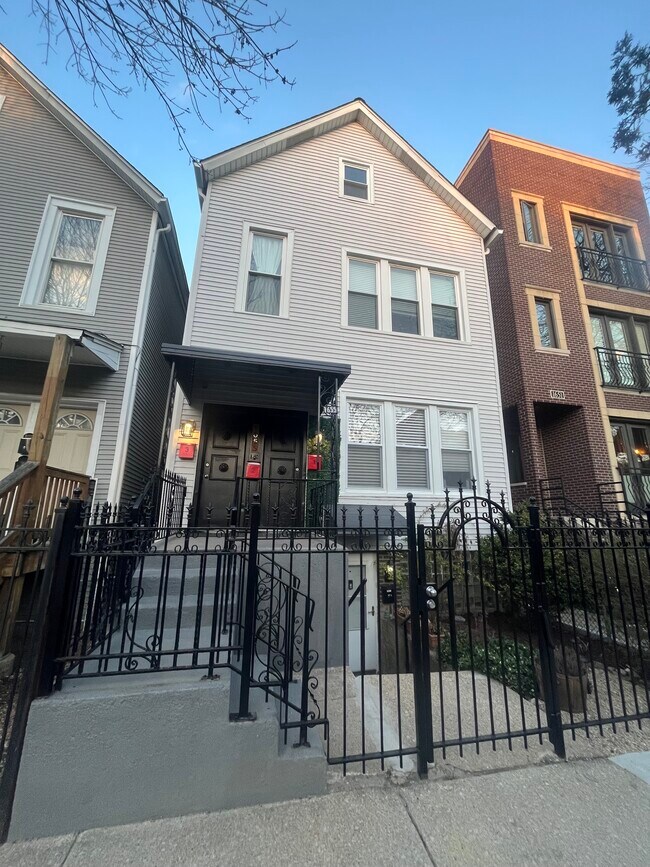 Photo - 1655 N Artesian Ave Unit 2