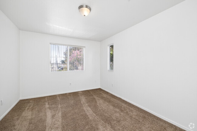 2BR, 1BA - 760SF - Primary Bedroom
