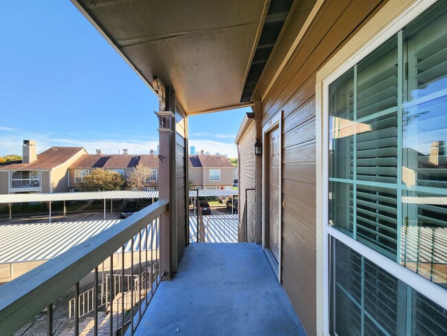 Photo - Beautiful 2 bedroom / 1 bath on second floor with gorgeous Houston skyline views. Stainless steel...