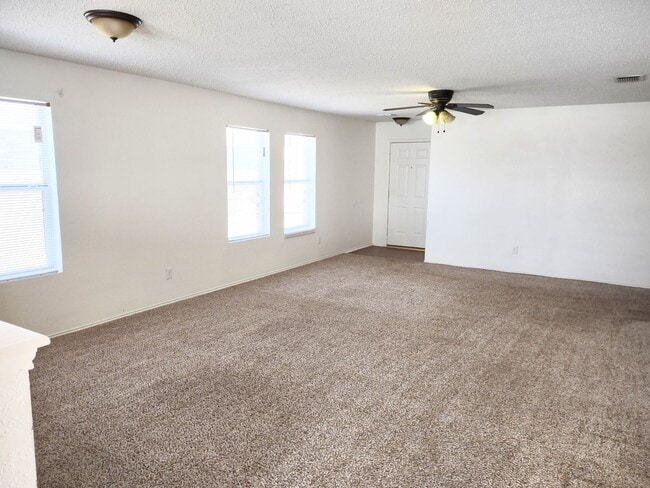 Photo - $1945  3 bedroom / 2 bath house in Quail Run in Sanger