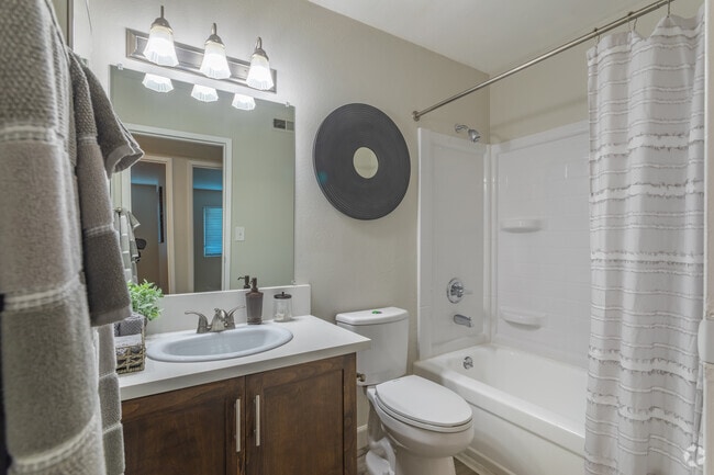 2BR, 1.5BA - 900 SF