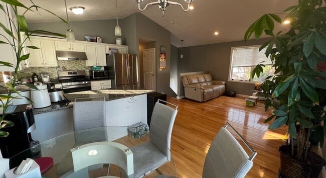 Photo - 24 Manchester St Unit 3BEDROOM IN A LOVELY HOME