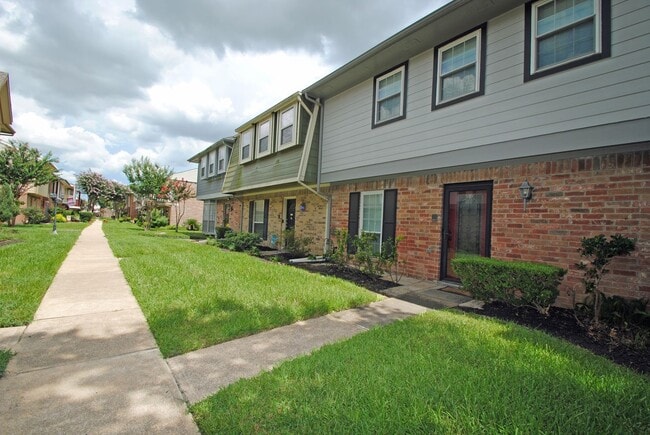 Photo - 14690 Perthshire Rd Unit C