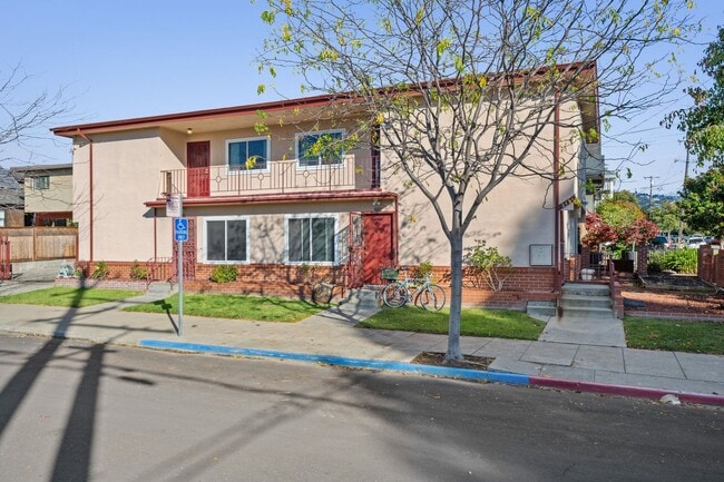 Building Photo - 2727 McGee Ave Unit 2731 Mcgee Ave