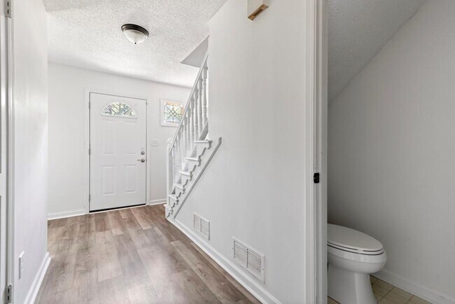 Photo - 7169 Williamsburg Dr