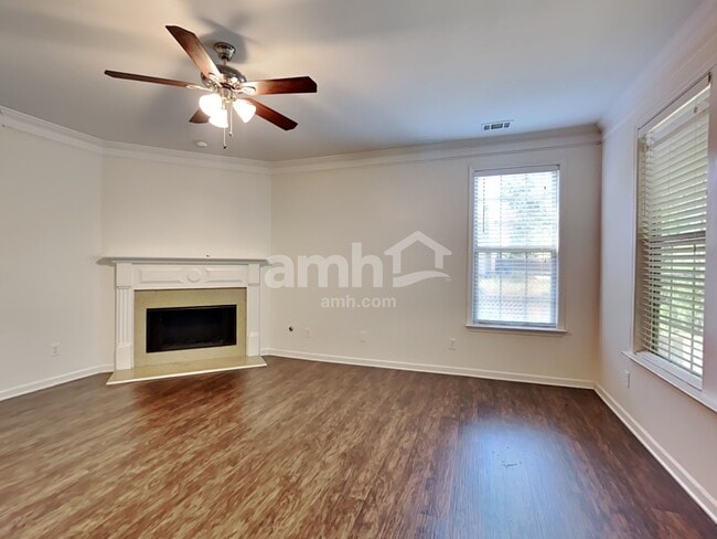 Photo - 781 Sonoma Dr SW