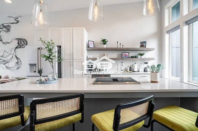 Photo - 466 Latta St NE