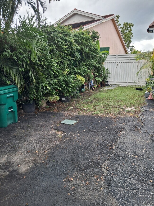 11646 NW 91st Pl Unit Studio efficiency